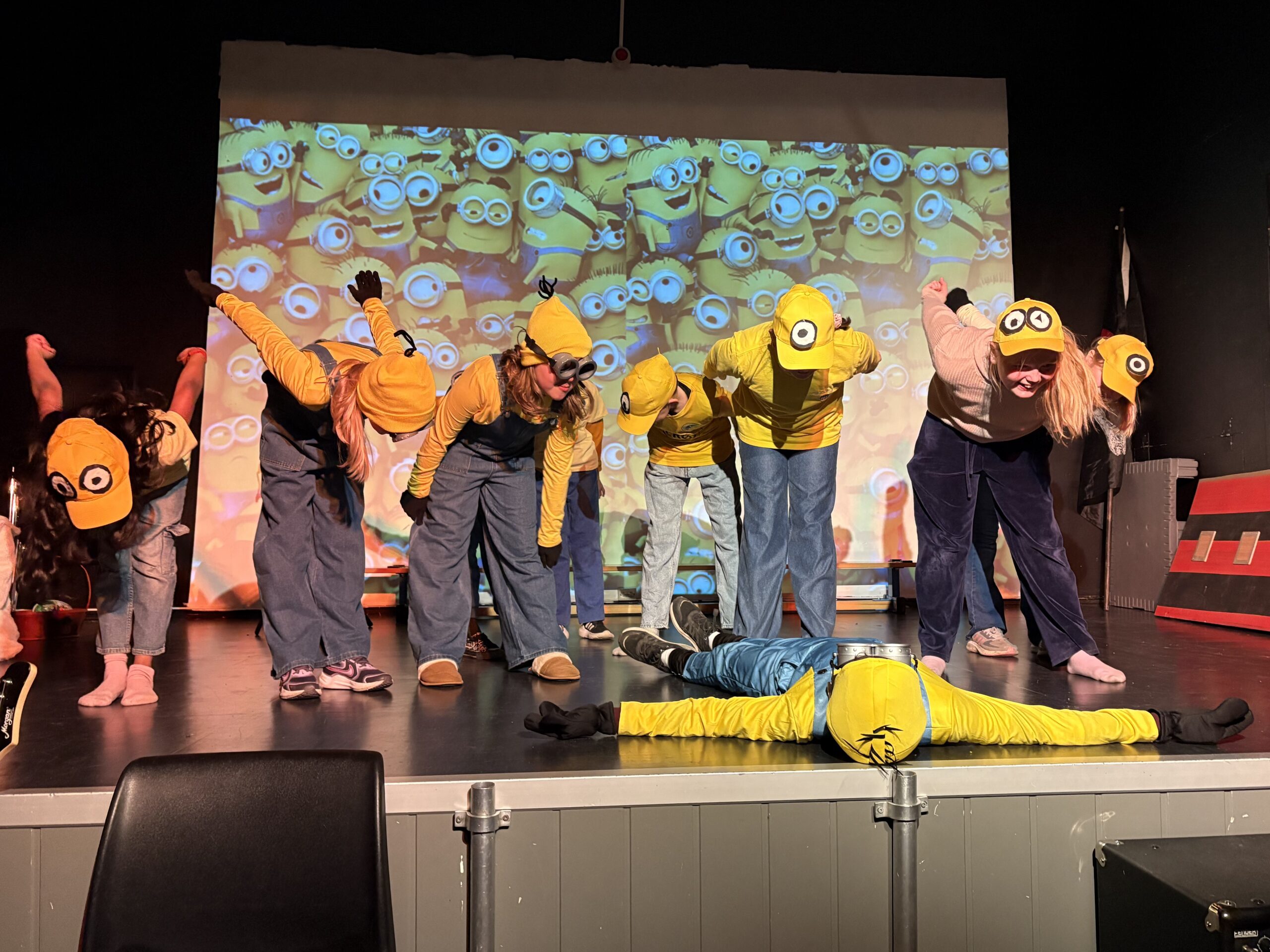 Fullsatt grendakveld på Strand